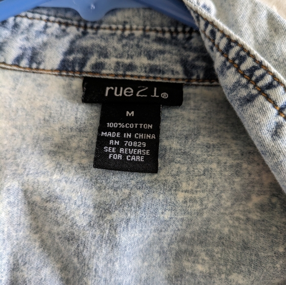 Rue 21 Top - Picture 3 of 3